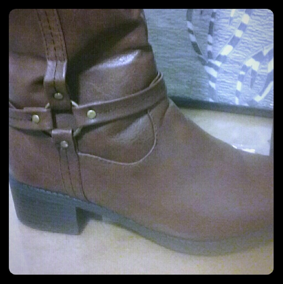 Boots - Picture 1 of 3
